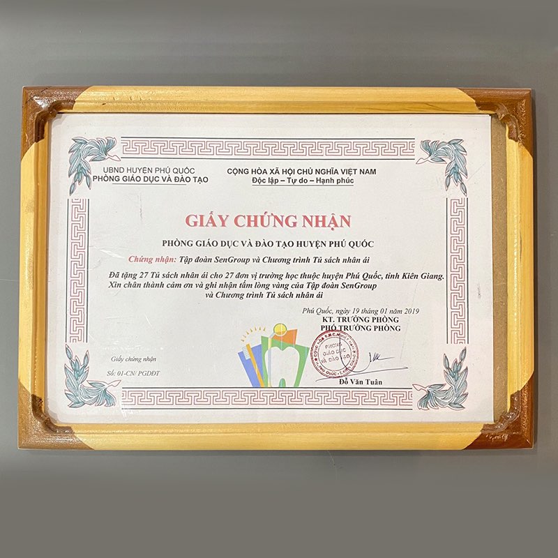 SEN GROUP DONATED 27 CHARITABLE BOOKCASES TO 27 SCHOOLS IN PHU QUOC DISTRICT, KIEN GIANG PROVINCE.